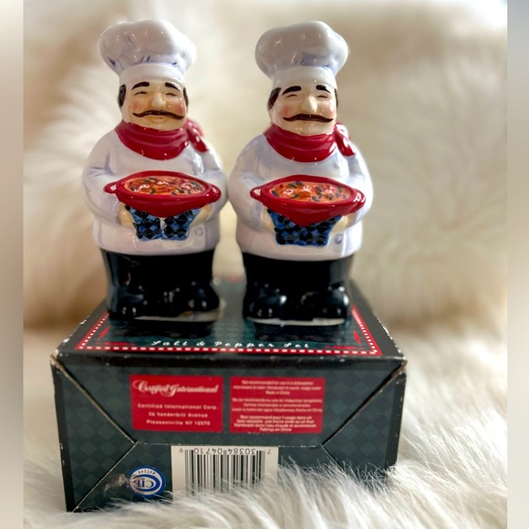 JENNIFER BRINLEY GOURMET CHEF
SALT & PEPPER SHAKER SET 5" - Picture 1 of 6